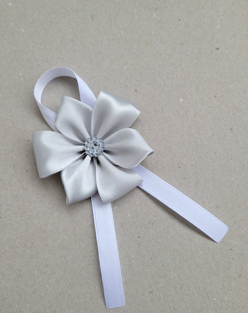 1x střední kanzashi - kotiliony - taneční SKLADEM