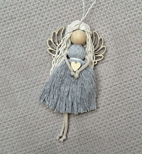 Anděl k zavěšení - dekorace 18cm