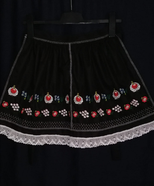 Zástěrka, zástěra ke kroji. Folklor.