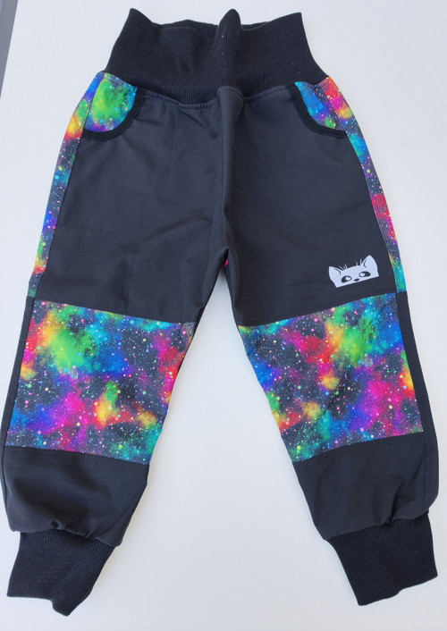 Černé s galaxy díly (Softshellové kalhoty)