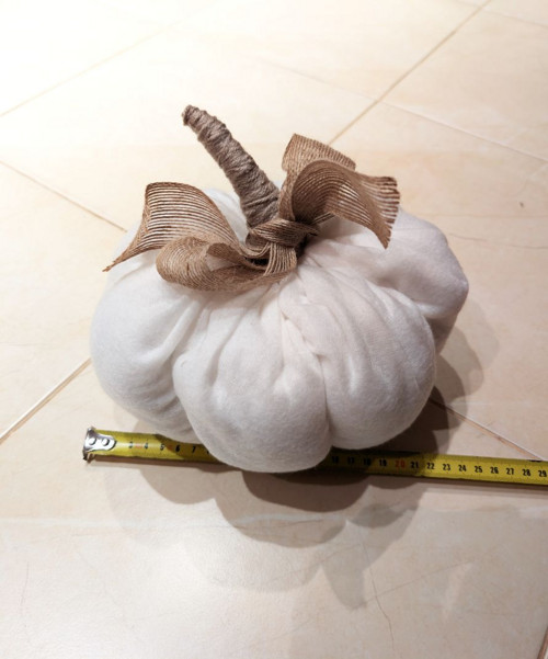 Látková dekorace dýně bílá s mašlí 25cm