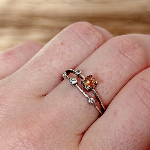 Stříbrný prsten s diamantem a zirkony AG925 E009