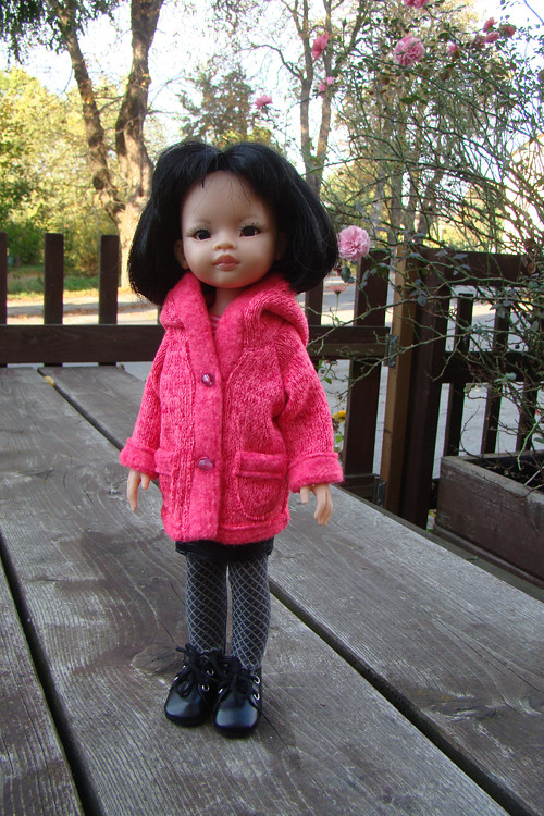 Paola Reina 32 cm - kabátek