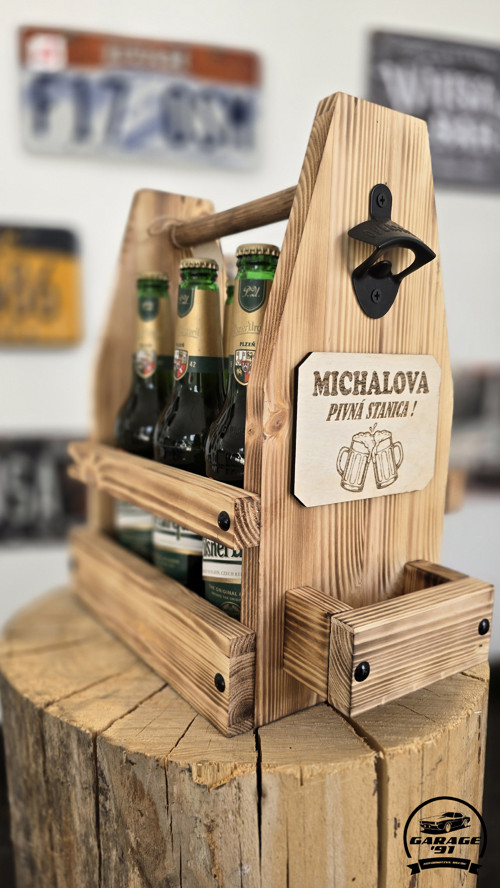 Nosič na pivo s otvírákem – opálené dřevo