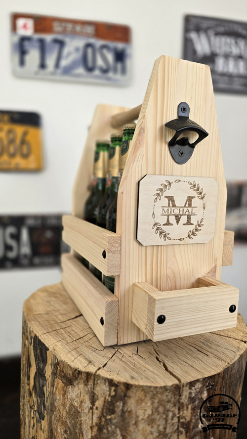 Nosič na pivo s otvírákem – čisté dřevo