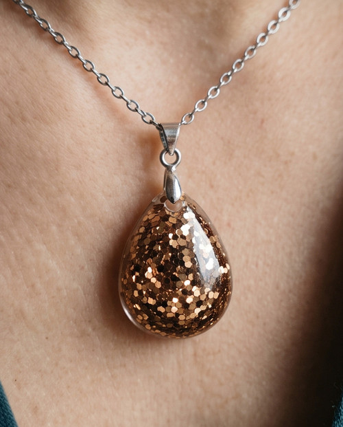 Aurethra – zlatá třpytivá kapka