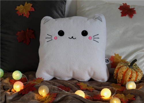 Kočičí duch – ručně šitý halloweenský polštář