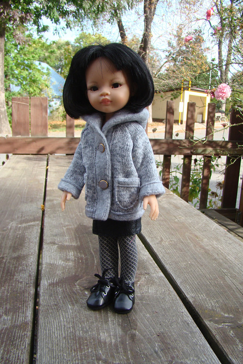 Paola Reina 32 cm - kabátek