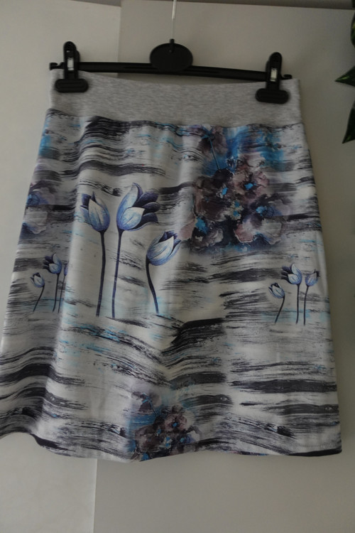 Sukně PŮLKOLOVÁ vel.40-42