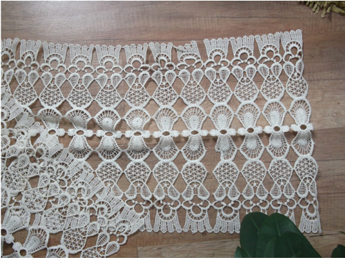 Krajkový ubrus obdélník krémový 138x45 cm