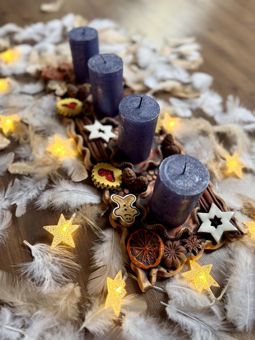 Adventní svícen s vůní skořice…
