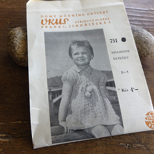 VKUS 751 ... krajkové šatičky — foto 1