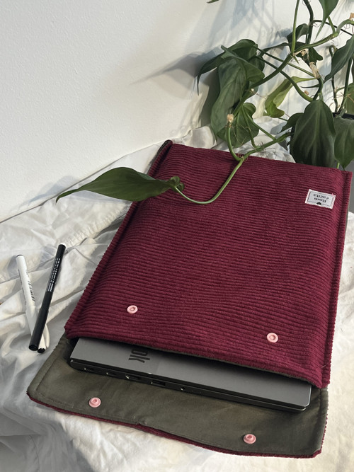 Manšestrový obal na notebook
