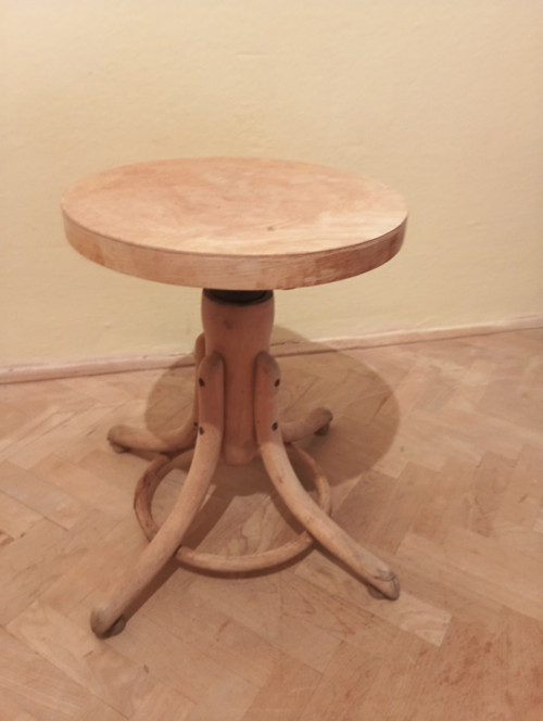 Starožitná klavírní stolička Thonet – otočná, svět