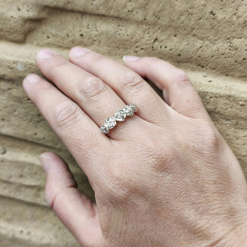 Stříbrný prsten růžemi