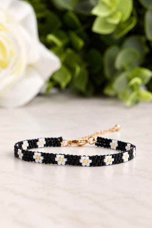 Šitý náramek Daisy " Černá a bílá "
