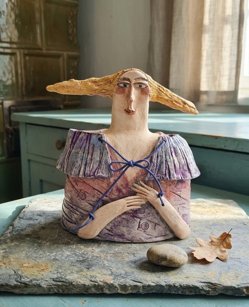 Dáma s fialovou pelerínou