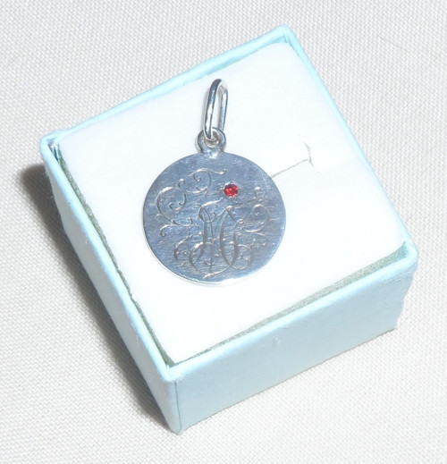 Závěsný PŘÍVĚSEK monogram MJ / JM • Andenken