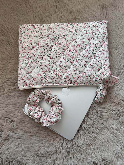 Květinový set: Prošívaný obal+ scrunchie gumička