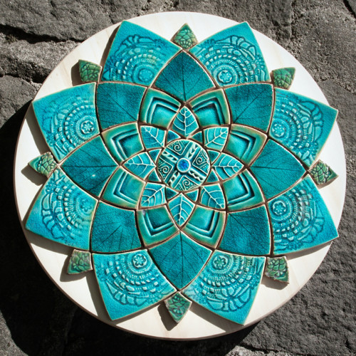 Mandala z keramických komponentů 158