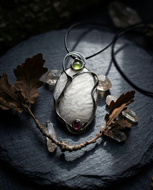 Amulet skolecit, prehnit, granát...náhrdelník
