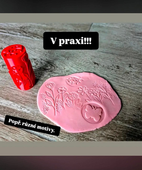 Váleček na modelínu Květiny Montessori