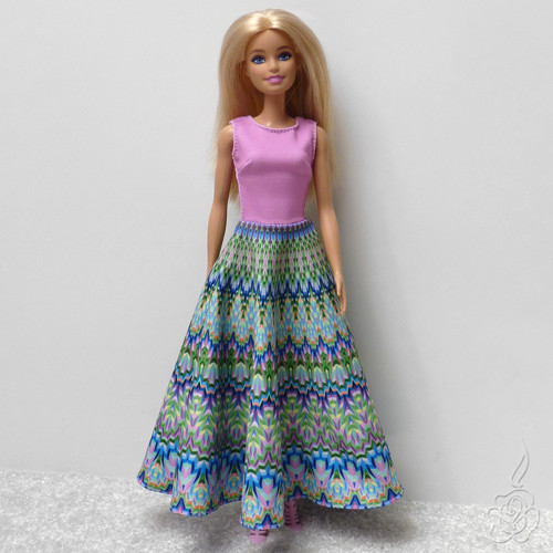 Dlouhé barevné šaty pro Barbie