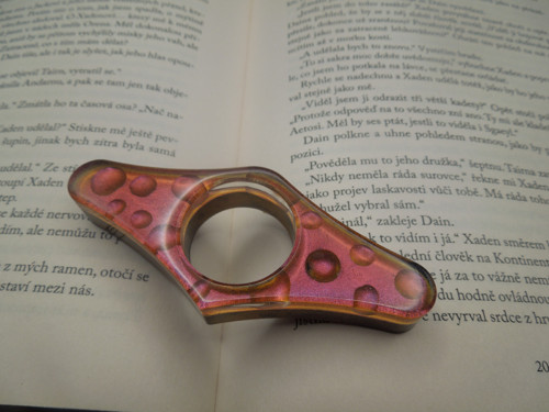 Designový držák stránek „Book Lover“ 03