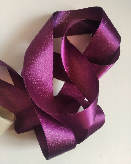 Stuha - purpurová se zlatou nitkou