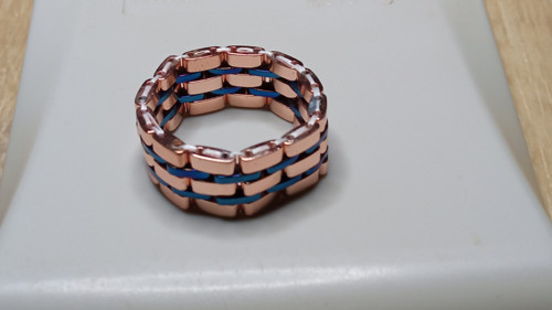 Šitý hematitový prsten Geometric Rose Gold & Royal