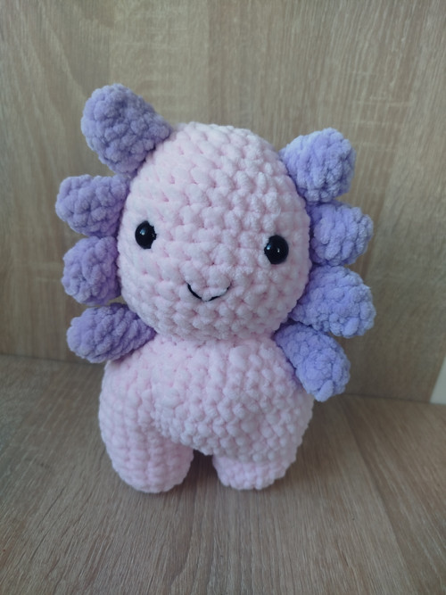 Háčkovaný axolotl – pastelově růžový