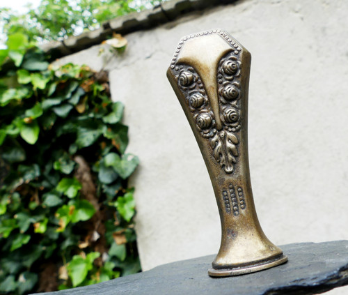 Starožitné kovové pečetidlo s monogramem AP