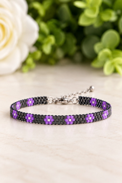 Šitý náramek Daisy " Fialové květy "