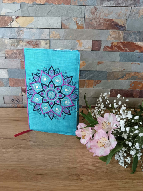 Vyšívaný obal na knihu - Mandala na tyrkysu