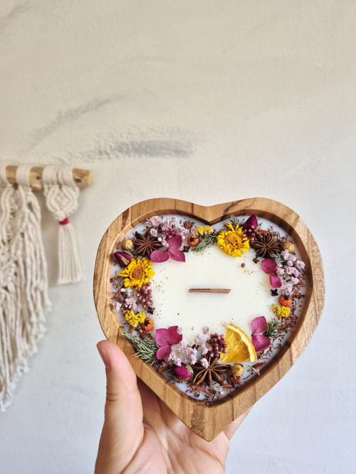 Botanická svíčka v TEAKU - "Srdeční mandala"