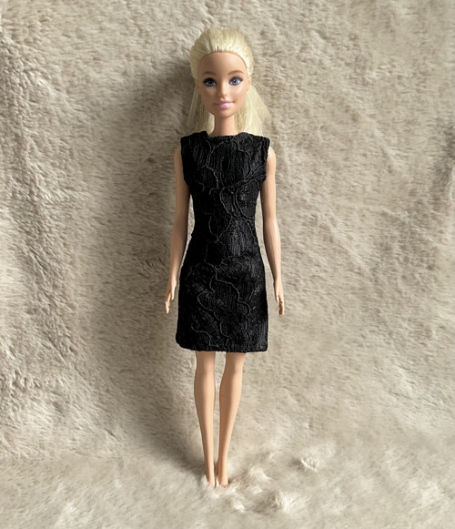Šaty pro panenky Barbie a podobně