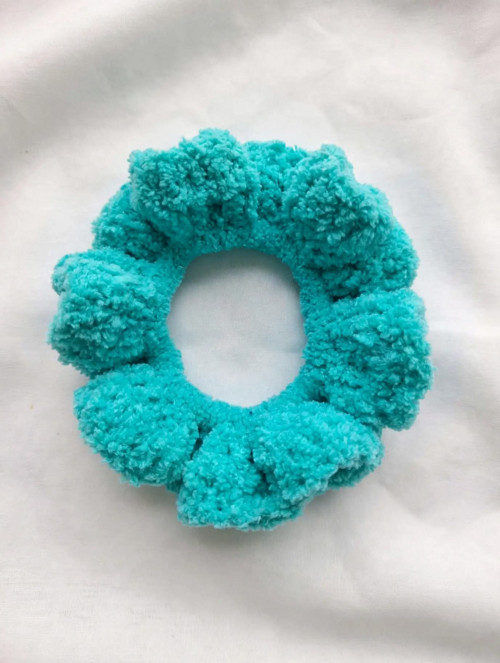 Scrunchie ručně háčkovaná gumicka tyrkys