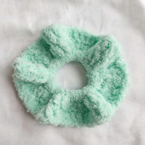 Scrunchie ručně háčkovaná gumicka Mint