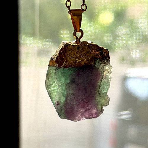 Přívěsek se surovým fluoritem E060