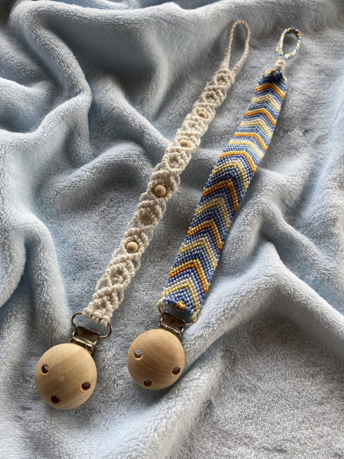Set 2 kusy - Klip na dudlík (macramé)