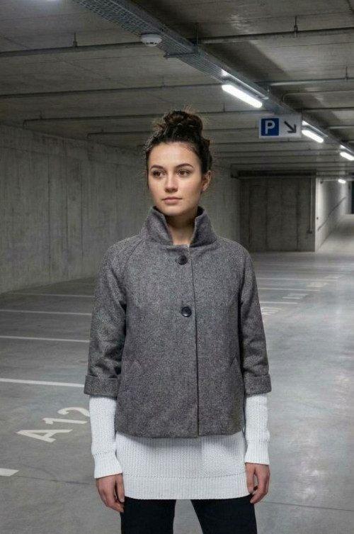 Elegantný krátky kabátik