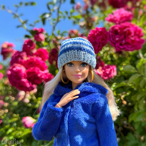 Pletená čepička pro Barbie - modrá kombinace