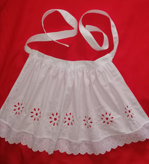 Zástěrka, zástěra ke kroji. Folklor.