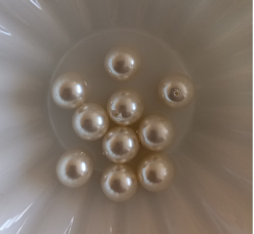 Světle krémové voskované perle, 10 mm