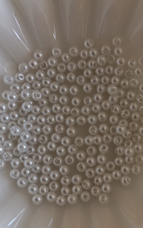 Plastové perle - bílé, 4 mm