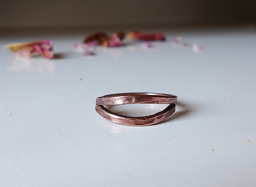 "Karma ellipse III." - LOVE text ring