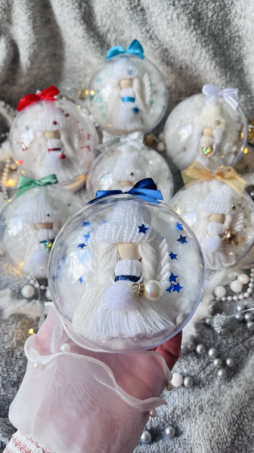 Vánoční andělka s modrými doplňky — foto 1