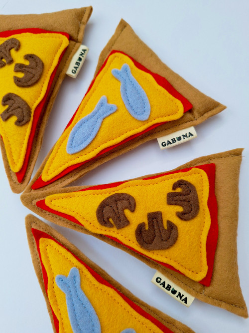 Pizza - hračka pro kočku