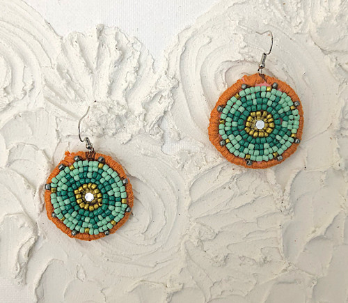 Boho chic ručně vyšívané korálkované náušnice