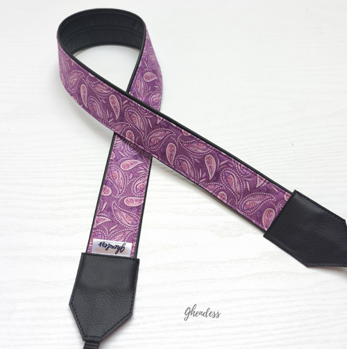 Popruh na fotoaparát - Růžové paisley